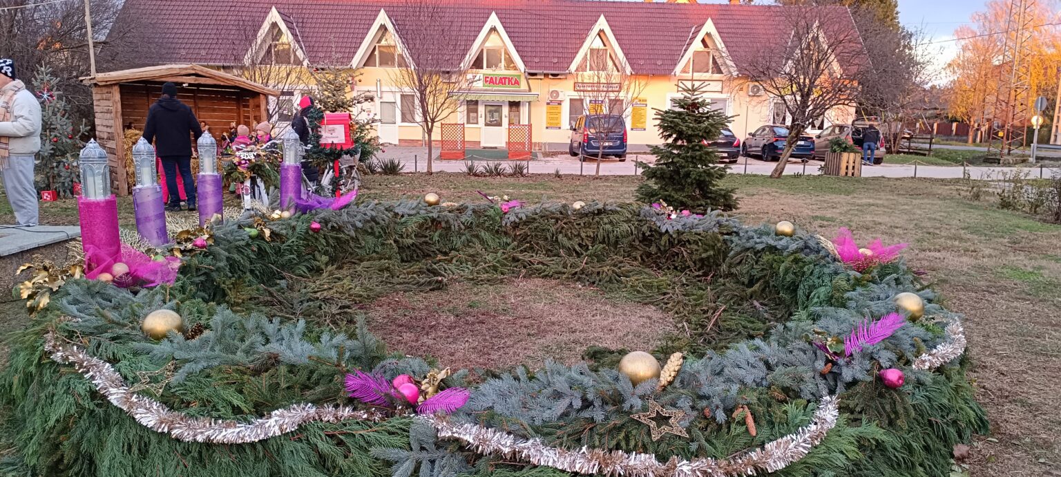 Kellemes hangulatban teltek az advent alkalmából rendezett gyertyagyújtások decemberben az Egészségháznál.